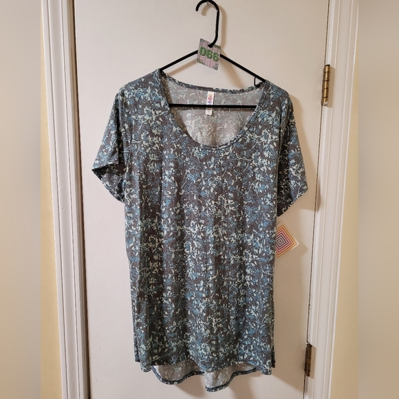 66. Lularoe top XL - Picture 1 of 4